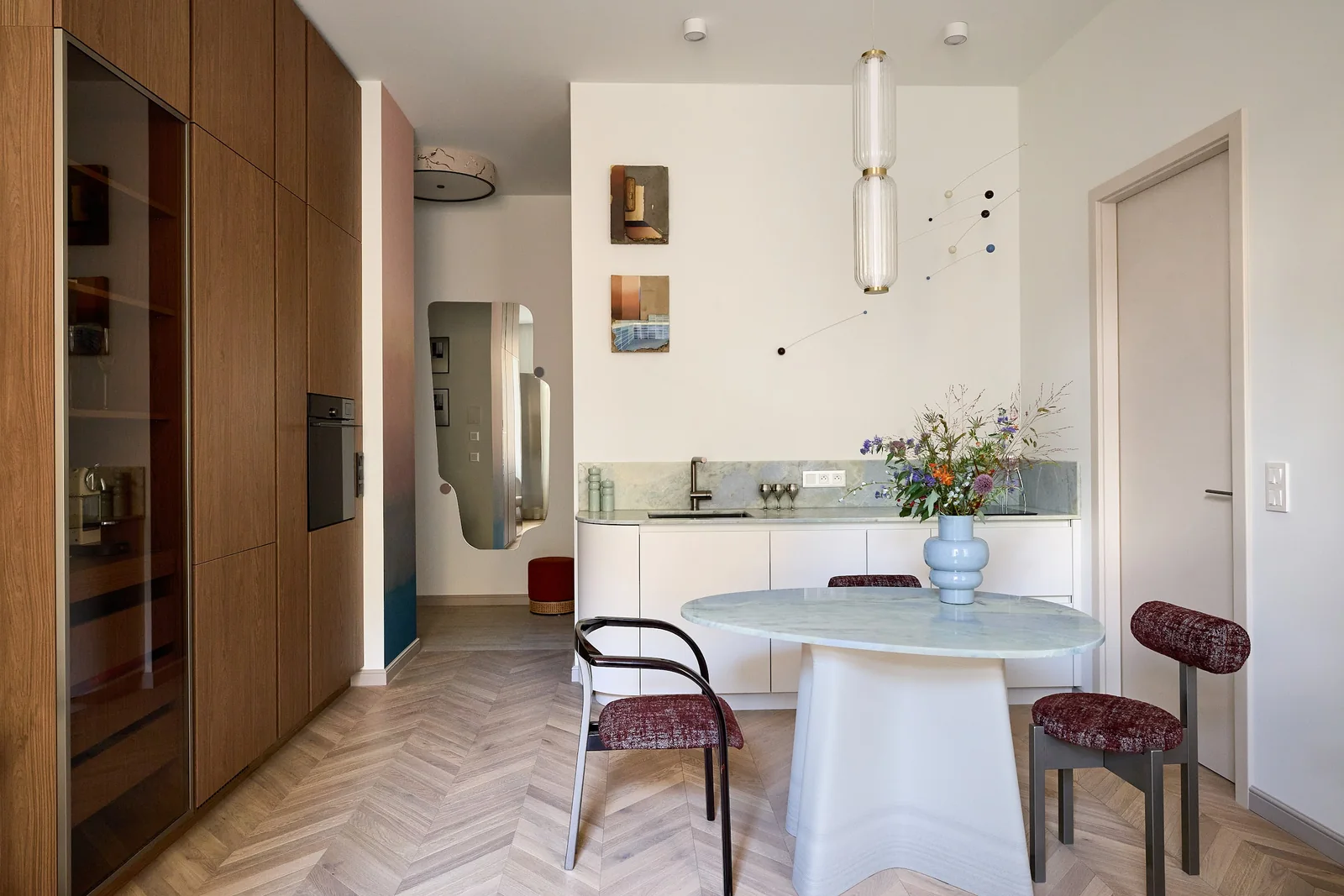 Show apartment 2+kk — kitchen with dining table
