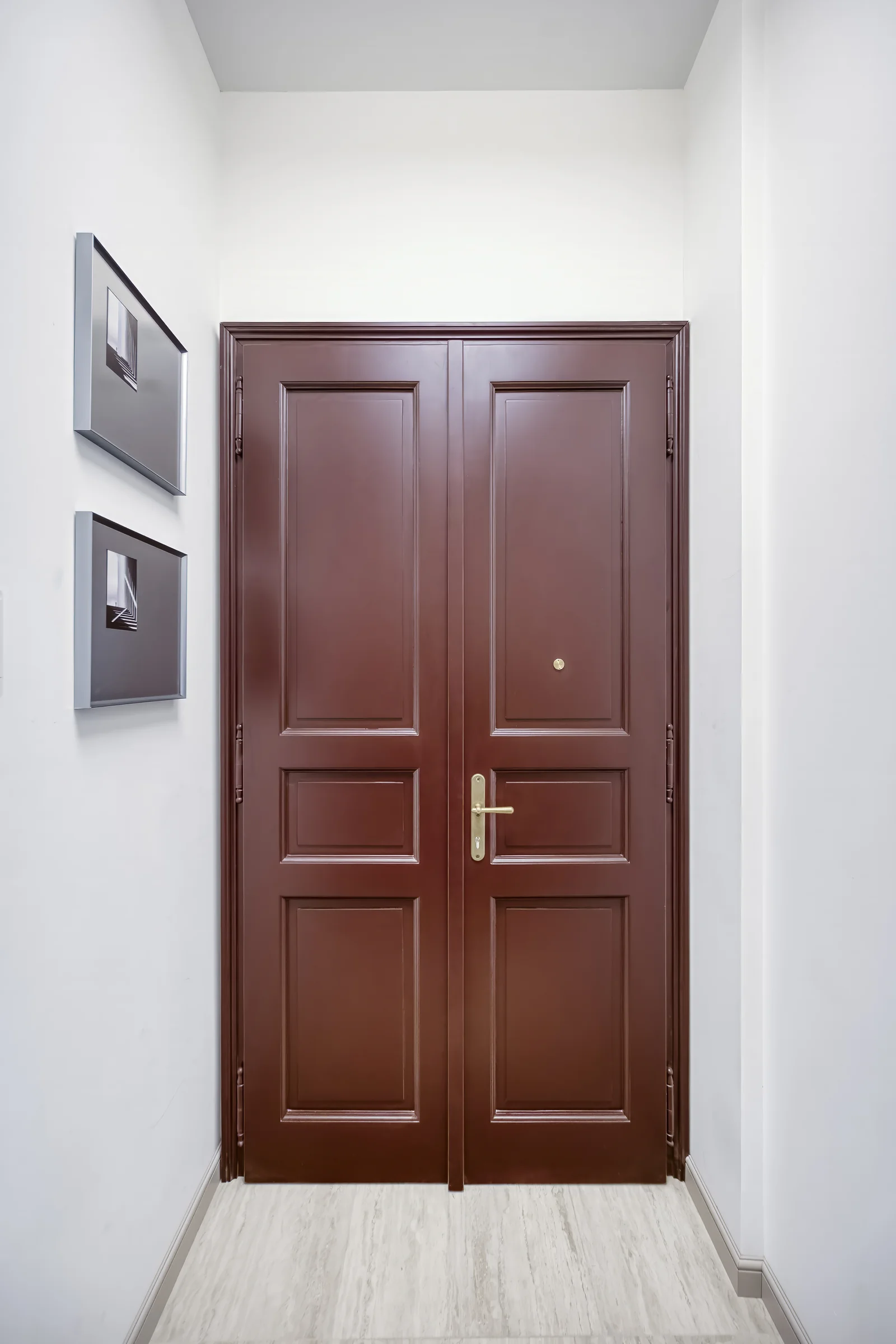 Double-leaf apartment entrance door with period mouldings and brass hardware